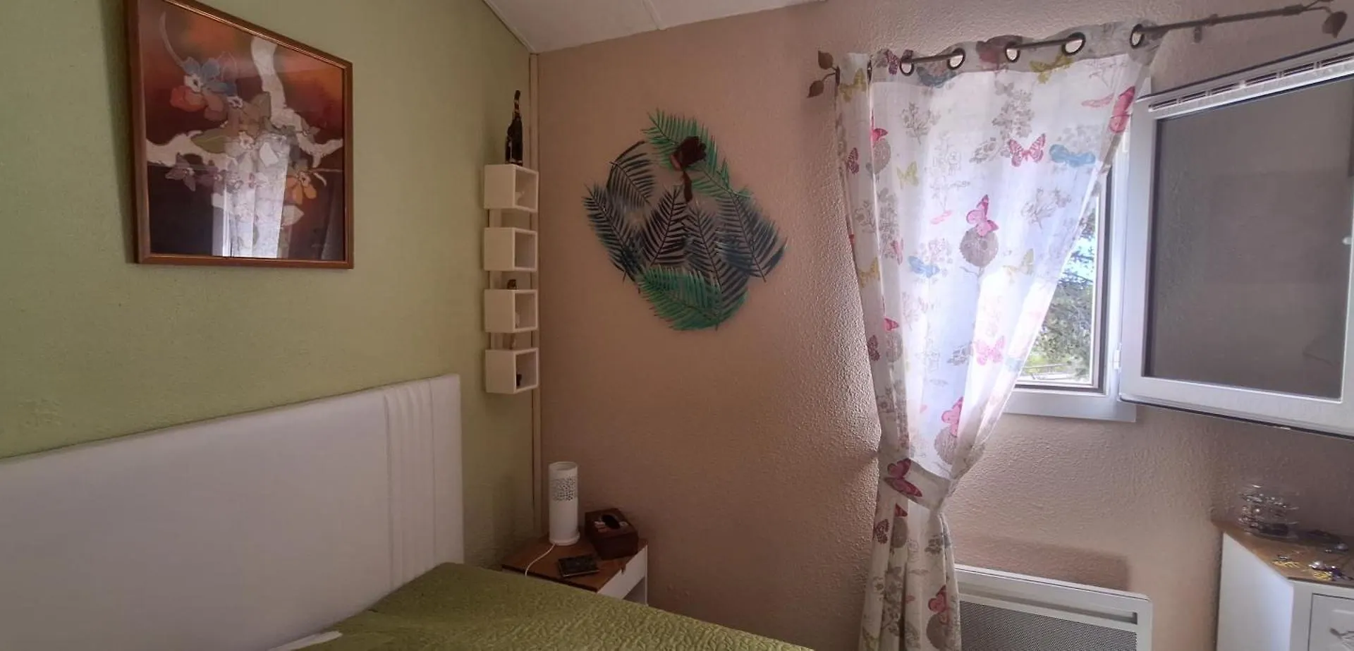 Quarto em Acomodações Particulares Comme En Famille Apartamento Saint-Raphaël